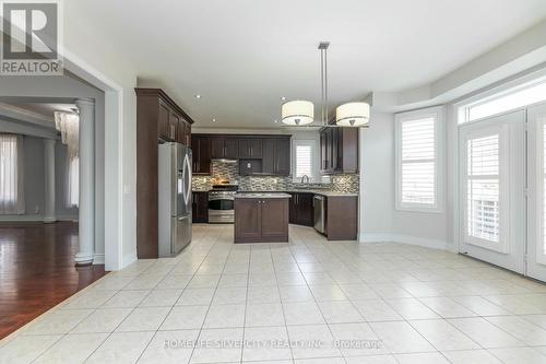 46 Eaglesprings Crescent, Brampton, ON - Indoor Photo Showing Kitchen With Upgraded Kitchen