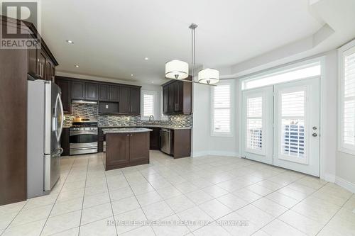 46 Eaglesprings Crescent, Brampton, ON - Indoor Photo Showing Kitchen With Upgraded Kitchen