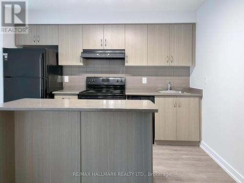 702 - 132 Berkeley Street, Toronto, ON - Indoor Photo Showing Kitchen