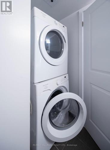 702 - 132 Berkeley Street, Toronto, ON - Indoor Photo Showing Laundry Room