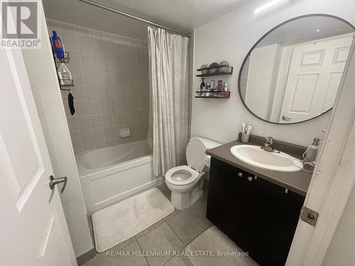 1205 - 25 Lower Simcoe Street, Toronto, ON - Indoor Photo Showing Bathroom