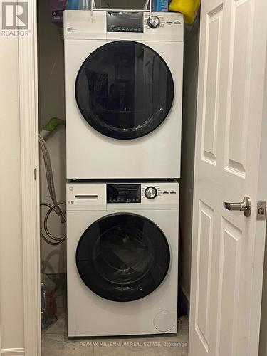 1205 - 25 Lower Simcoe Street, Toronto, ON - Indoor Photo Showing Laundry Room