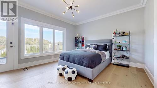 111 Lake Woods Drive, Whitchurch-Stouffville, ON - Indoor Photo Showing Bedroom