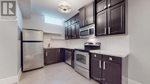 111 Lake Woods Drive, Whitchurch-Stouffville, ON - Indoor Photo Showing Kitchen