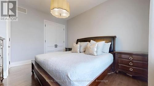 111 Lake Woods Drive, Whitchurch-Stouffville, ON - Indoor Photo Showing Bedroom