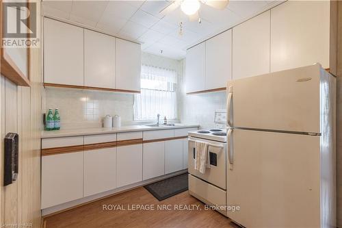 305 Lincoln Street, Welland, ON - Indoor Photo Showing Kitchen