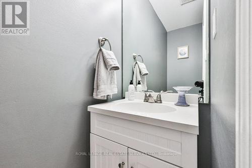 2134 Berryman Court, Burlington, ON - Indoor Photo Showing Bathroom