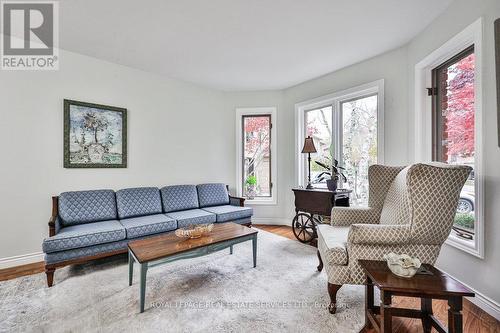 2134 Berryman Court, Burlington, ON - Indoor Photo Showing Living Room