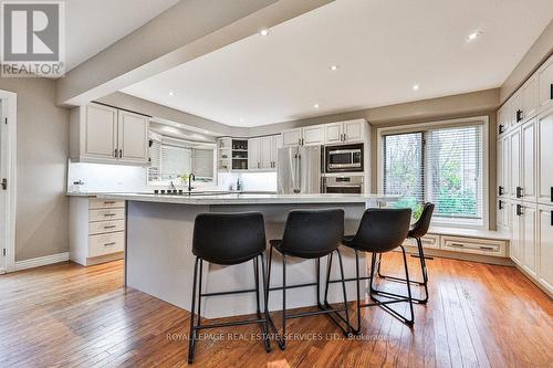 2134 Berryman Court, Burlington, ON - Indoor Photo Showing Kitchen With Upgraded Kitchen