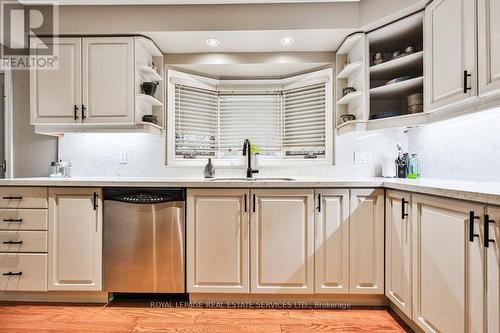 2134 Berryman Court, Burlington, ON - Indoor Photo Showing Kitchen