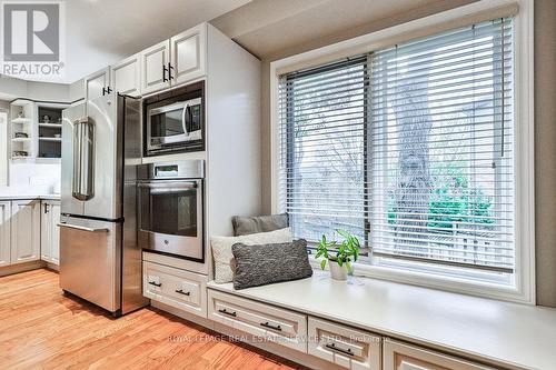 2134 Berryman Court, Burlington, ON - Indoor Photo Showing Kitchen