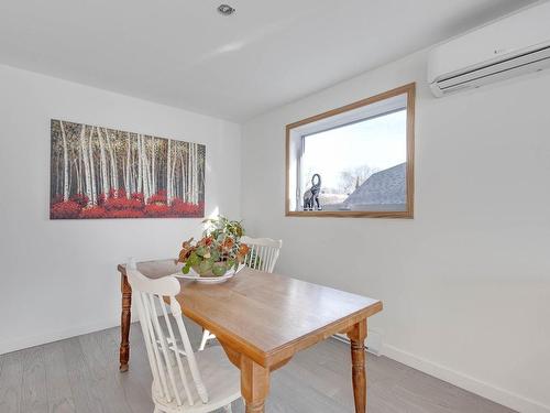 Salle familiale - 28 Rue Du Ruisseau, Laval (Sainte-Rose), QC - Indoor Photo Showing Dining Room