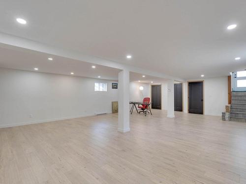 Salle familiale - 28 Rue Du Ruisseau, Laval (Sainte-Rose), QC - Indoor