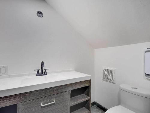 Salle de bains - 28 Rue Du Ruisseau, Laval (Sainte-Rose), QC - Indoor Photo Showing Bathroom