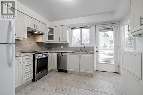 1074 Lawrence Avenue E, Toronto, ON - Indoor Photo Showing Kitchen