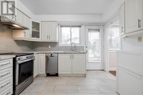 1074 Lawrence Avenue E, Toronto, ON - Indoor Photo Showing Kitchen With Upgraded Kitchen