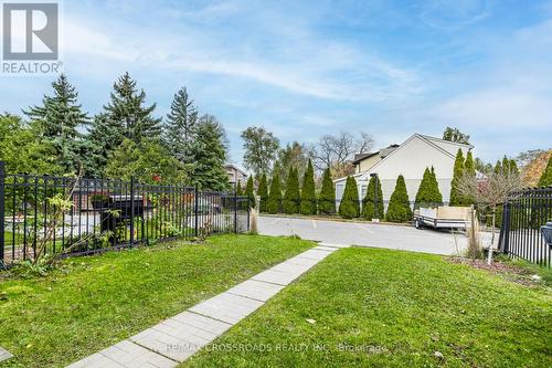 1074 Lawrence Avenue E, Toronto, ON - Outdoor