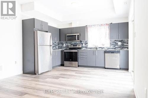 40 - 205 West Oak Trail, Kitchener, ON - Indoor Photo Showing Kitchen