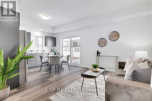 40 - 205 West Oak Trail, Kitchener, ON - Indoor Photo Showing Living Room