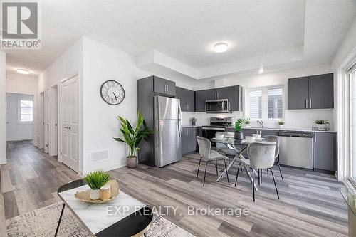 40 - 205 West Oak Trail, Kitchener, ON - Indoor Photo Showing Kitchen