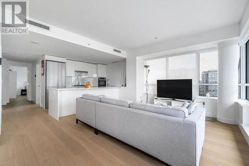 5766 Gilbert Road, Richmond, BC - Indoor Photo Showing Living Room