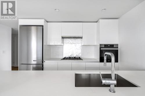 5766 Gilbert Road, Richmond, BC - Indoor Photo Showing Kitchen With Double Sink With Upgraded Kitchen