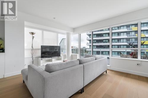 5766 Gilbert Road, Richmond, BC - Indoor Photo Showing Living Room