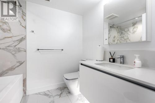 5766 Gilbert Road, Richmond, BC - Indoor Photo Showing Bathroom