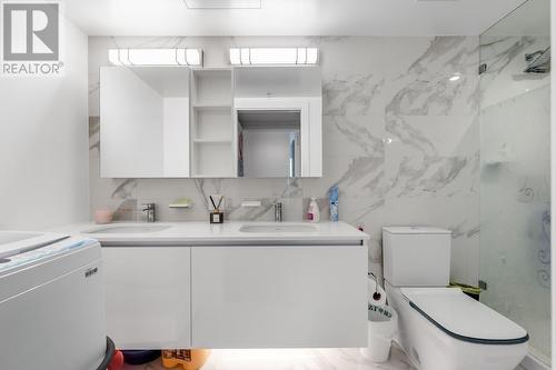 5766 Gilbert Road, Richmond, BC - Indoor Photo Showing Laundry Room