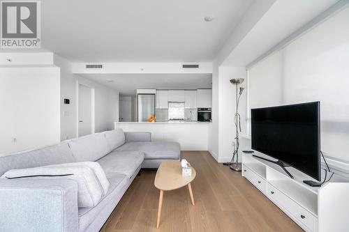 5766 Gilbert Road, Richmond, BC - Indoor Photo Showing Living Room