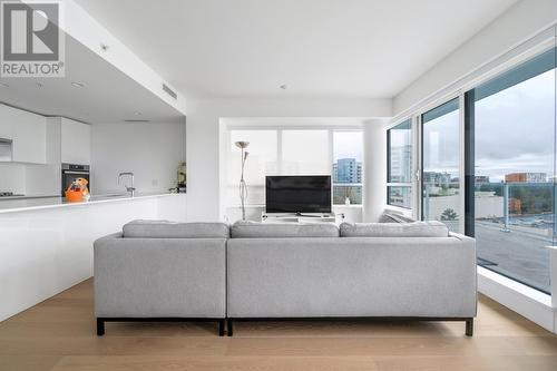 5766 Gilbert Road, Richmond, BC - Indoor Photo Showing Living Room