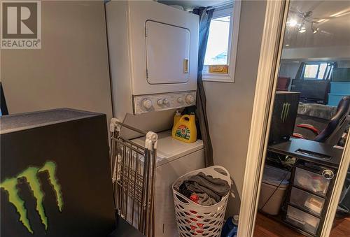 671 Gordon Street, Pembroke, ON - Indoor Photo Showing Laundry Room