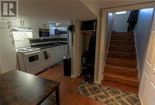 671 Gordon Street, Pembroke, ON - Indoor Photo Showing Kitchen