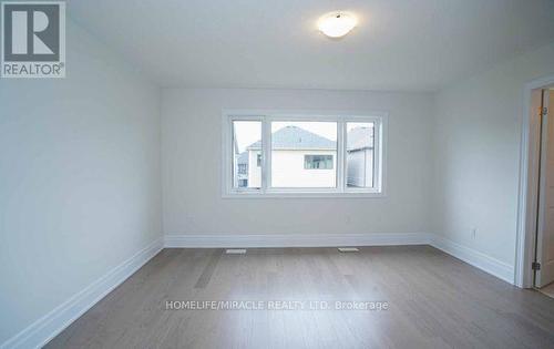 Upper - 31 Prudhoe Terrace, Barrie, ON - Indoor Photo Showing Other Room