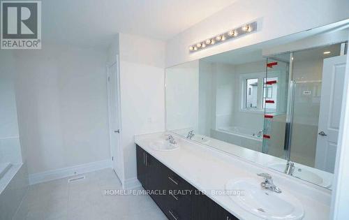 Upper - 31 Prudhoe Terrace, Barrie, ON - Indoor Photo Showing Bathroom