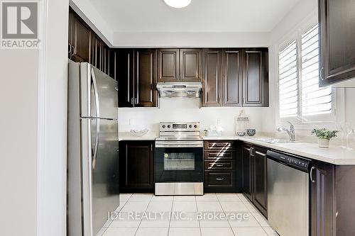 130 Roy Grove Way, Markham, ON - Indoor Photo Showing Kitchen