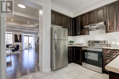 130 Roy Grove Way, Markham, ON - Indoor Photo Showing Kitchen