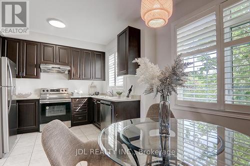 130 Roy Grove Way, Markham, ON - Indoor Photo Showing Kitchen