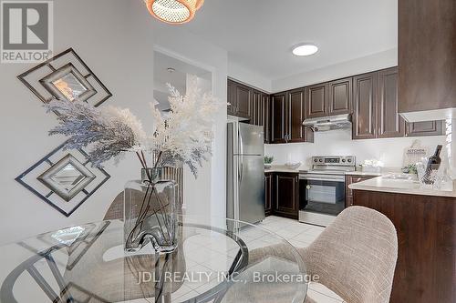 130 Roy Grove Way, Markham, ON - Indoor Photo Showing Kitchen