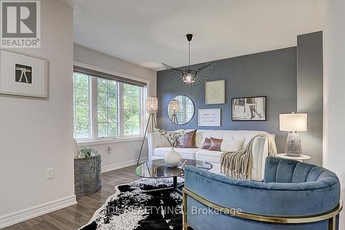 130 Roy Grove Way, Markham, ON - Indoor Photo Showing Living Room