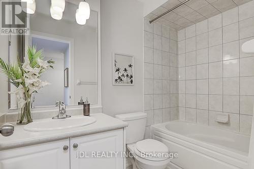 130 Roy Grove Way, Markham, ON - Indoor Photo Showing Bathroom