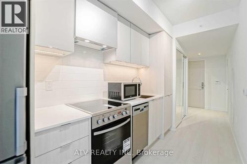 431 - 26 Gibbs Road, Toronto, ON - Indoor Photo Showing Kitchen