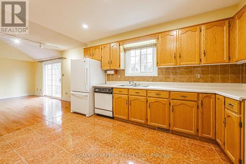 17 - 105 Wilson Street, Hamilton, ON - Indoor Photo Showing Kitchen