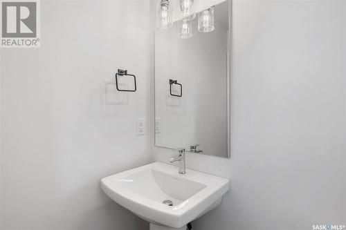 666 Mcormond Drive, Saskatoon, SK - Indoor Photo Showing Bathroom