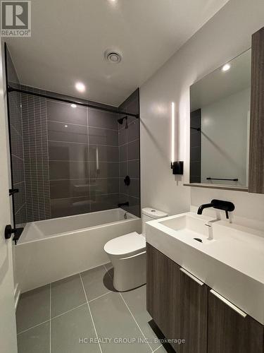 1004 - 127 Broadway Avenue, Toronto, ON - Indoor Photo Showing Bathroom