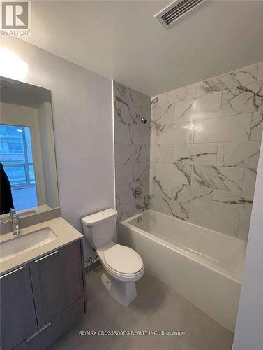 A14 - 36 Forest Manor Road, Toronto, ON - Indoor Photo Showing Bathroom