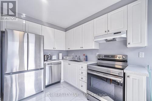 15 Justice Gardens, Toronto, ON - Indoor Photo Showing Kitchen