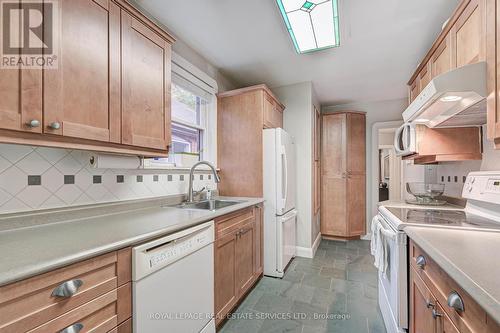 884 Royal York Road, Toronto, ON - Indoor Photo Showing Kitchen