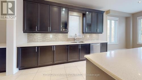 3229 Trailside Drive, Oakville, ON - Indoor Photo Showing Kitchen