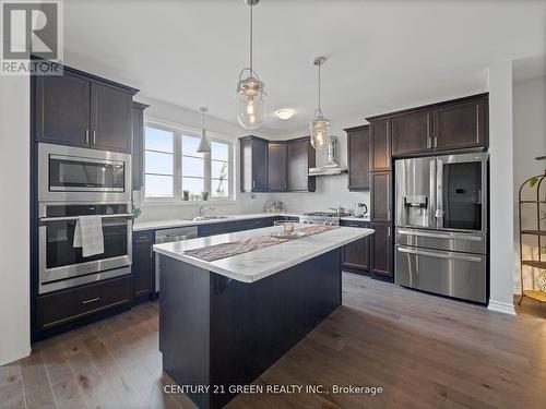 1291 Kovachik Boulevard, Milton, ON - Indoor Photo Showing Kitchen With Upgraded Kitchen